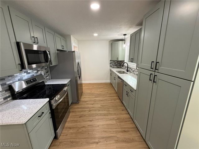 916 Oak Street NW, New Philadelphia, OH 44663