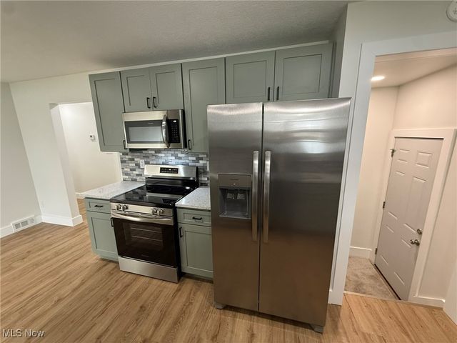 916 Oak Street NW, New Philadelphia, OH 44663