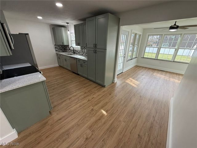 916 Oak Street NW, New Philadelphia, OH 44663