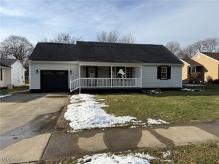 916 Oak Street NW, New Philadelphia, OH 44663