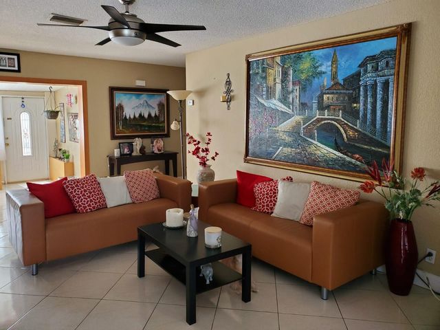 9820 NW 24th St, Coral Springs, FL 33065