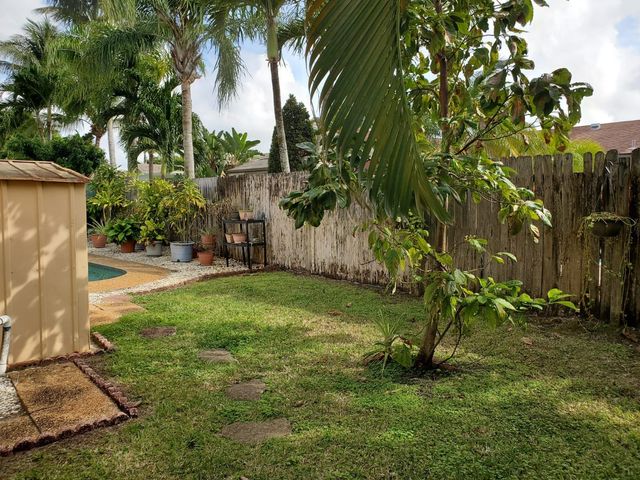 9820 NW 24th St, Coral Springs, FL 33065