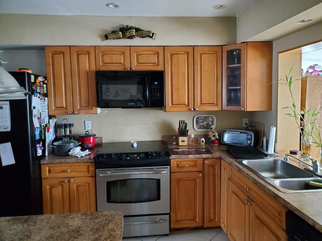 9820 NW 24th St, Coral Springs, FL 33065