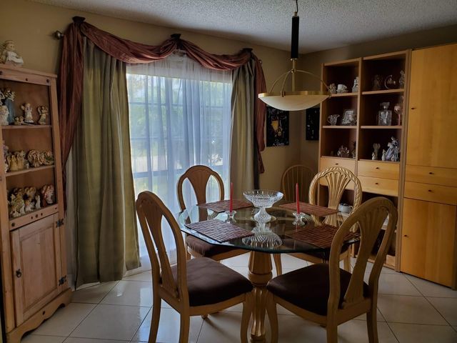 9820 NW 24th St, Coral Springs, FL 33065