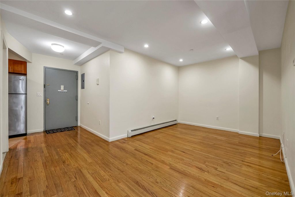 4318 Robinson Street 4D, Flushing, NY 11355 — photo 2