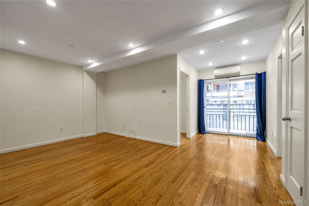 4318 Robinson Street 4D, Flushing, NY 11355 — photo 3