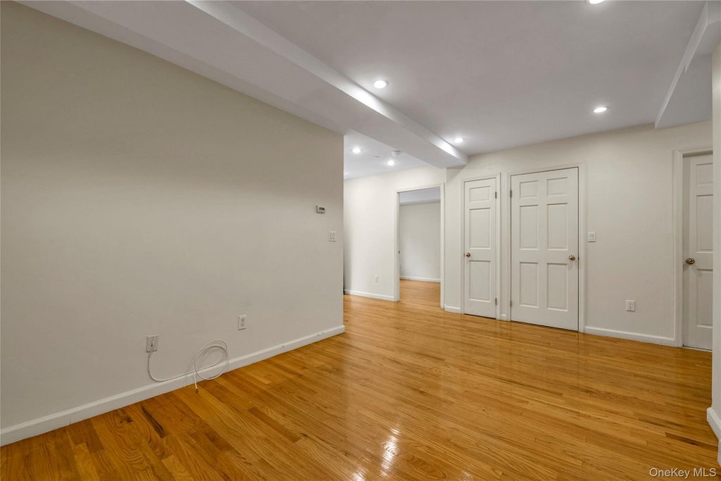 4318 Robinson Street 4D, Flushing, NY 11355 — photo 4