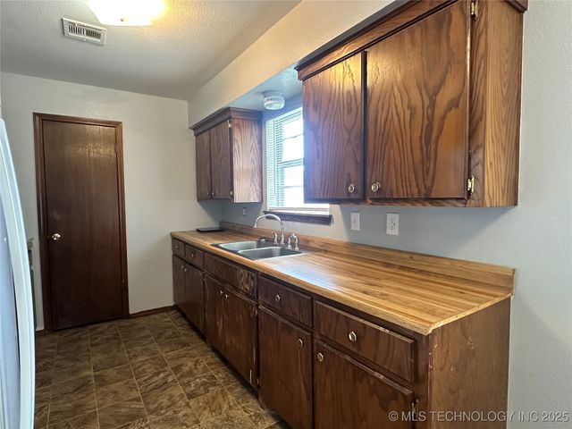 400 Yuchi Drive, Okmulgee, OK 74447