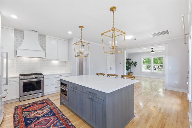 1136 Woodlawn Avenue, Dallas, TX 75208