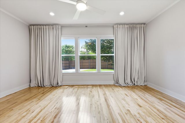 1136 Woodlawn Avenue, Dallas, TX 75208