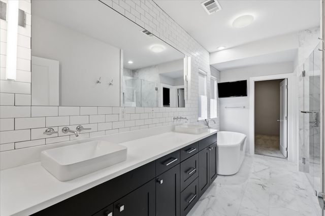1136 Woodlawn Avenue, Dallas, TX 75208