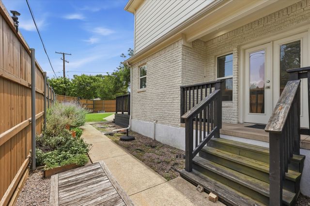 1136 Woodlawn Avenue, Dallas, TX 75208