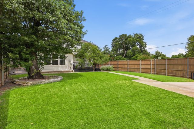 1136 Woodlawn Avenue, Dallas, TX 75208