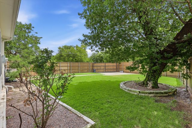1136 Woodlawn Avenue, Dallas, TX 75208