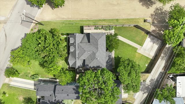 1136 Woodlawn Avenue, Dallas, TX 75208