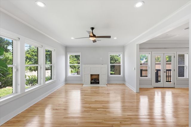 1136 Woodlawn Avenue, Dallas, TX 75208