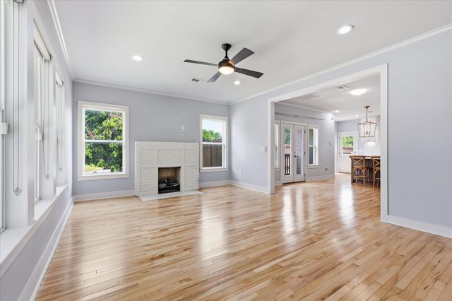 1136 Woodlawn Avenue, Dallas, TX 75208