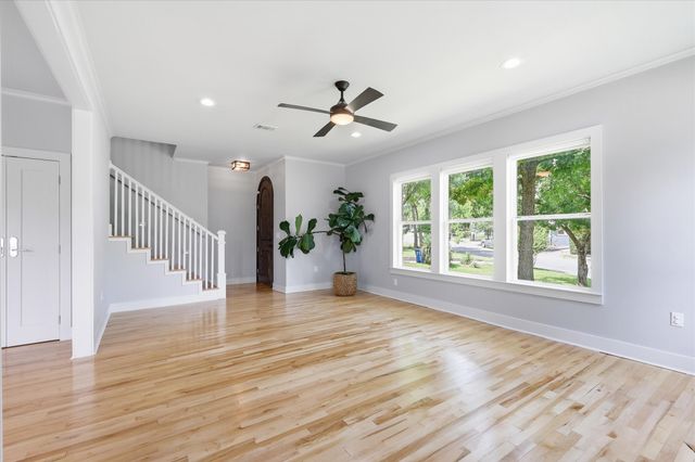 1136 Woodlawn Avenue, Dallas, TX 75208