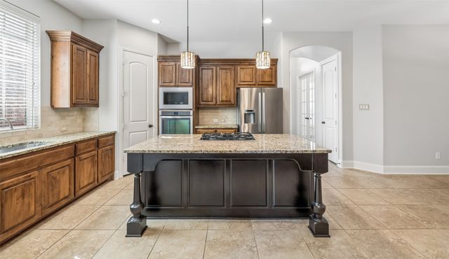 425 Adventurous Shield Drive, Lewisville, TX 75056