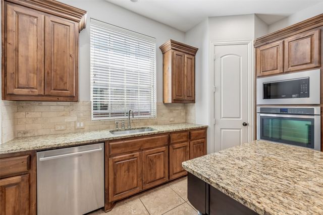 425 Adventurous Shield Drive, Lewisville, TX 75056