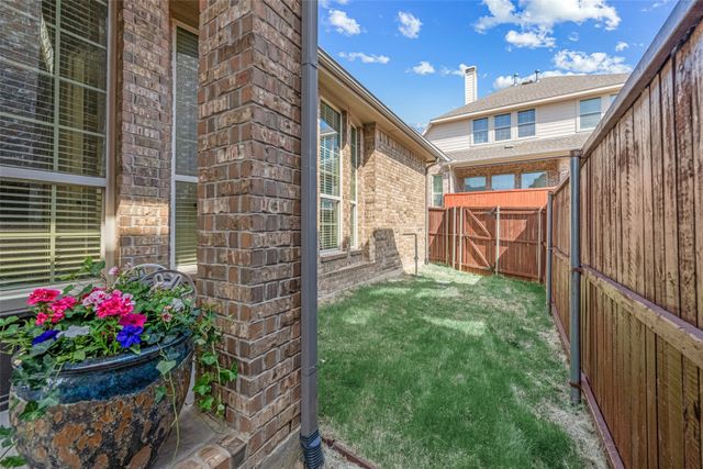425 Adventurous Shield Drive, Lewisville, TX 75056
