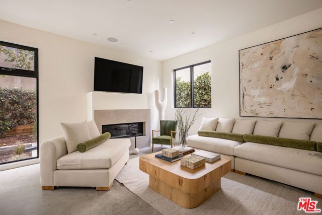 929 Hilldale, West Hollywood, CA 90069