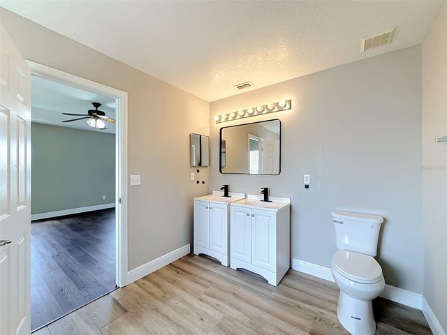 852 N JACKS LAKE ROAD, Clermont, FL 34711