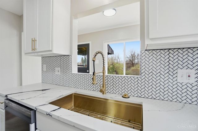 2571 Montana Avenue, Cincinnati, OH 45211