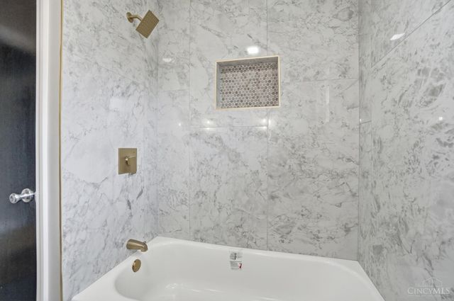 2571 Montana Avenue, Cincinnati, OH 45211