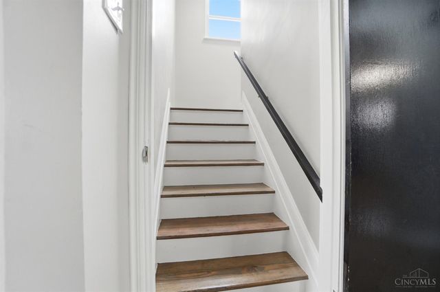 2571 Montana Avenue, Cincinnati, OH 45211