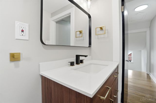 2571 Montana Avenue, Cincinnati, OH 45211