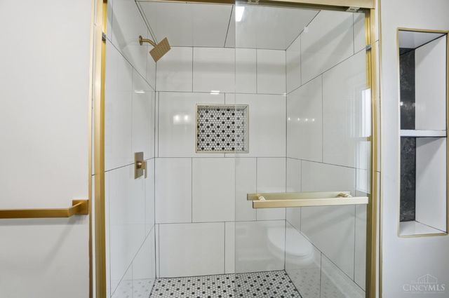 2571 Montana Avenue, Cincinnati, OH 45211