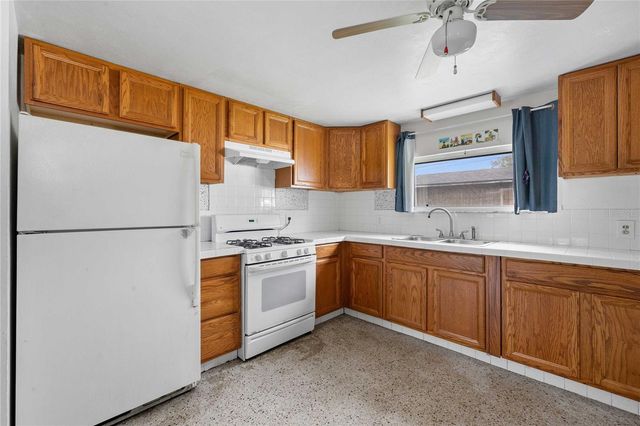 6035 10TH STREET, Zephyrhills, FL 33542