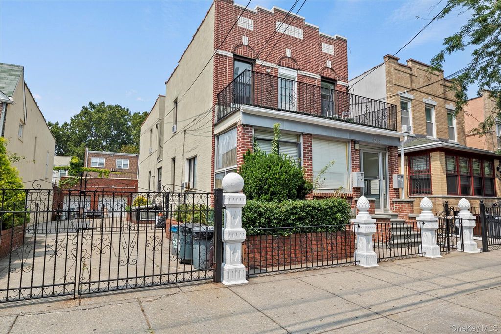 32-60 43rd Street 2R, Astoria, NY 11103