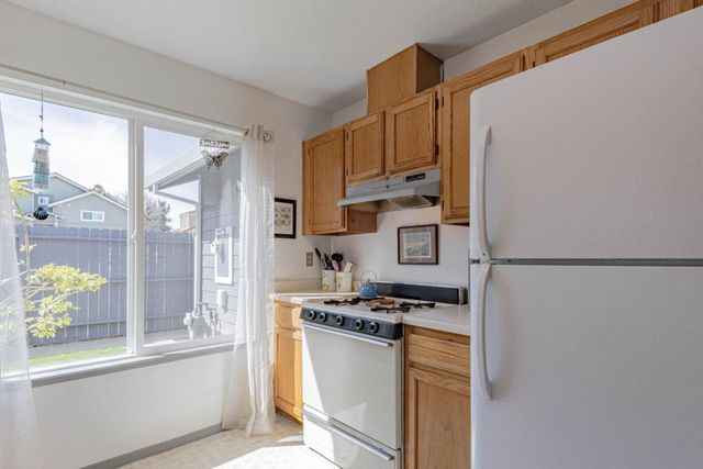 11 Fresa Place, Salinas, CA 93905