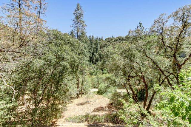 14975 Deerwood Pl, Grass Valley, CA 95949