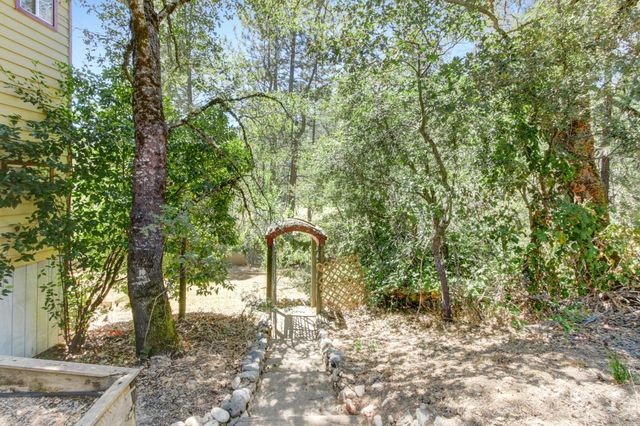 14975 Deerwood Pl, Grass Valley, CA 95949