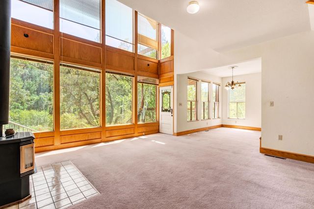 14975 Deerwood Pl, Grass Valley, CA 95949