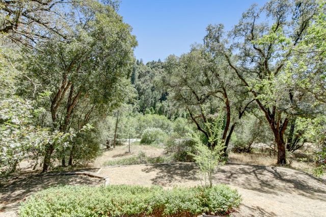 14975 Deerwood Pl, Grass Valley, CA 95949
