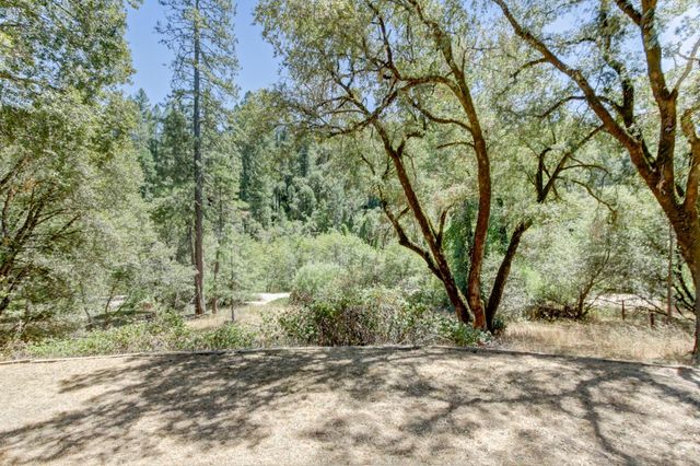 14975 Deerwood Pl, Grass Valley, CA 95949
