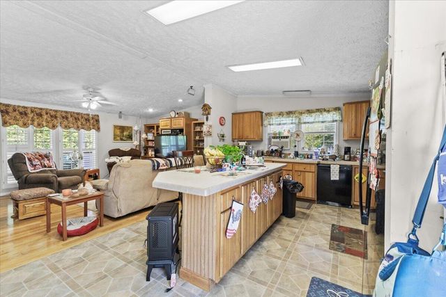 252 Maiden LN, Fincastle, VA 24090