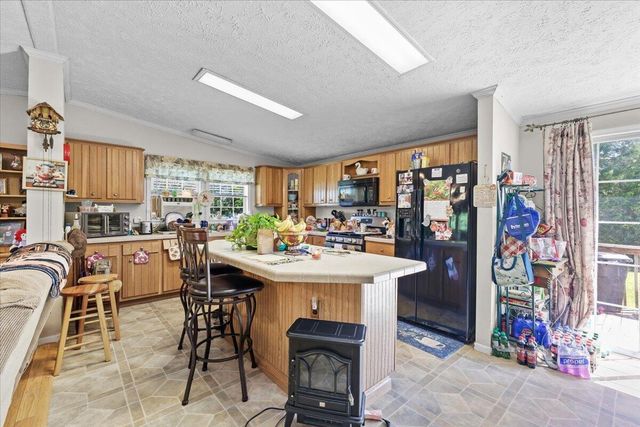 252 Maiden LN, Fincastle, VA 24090