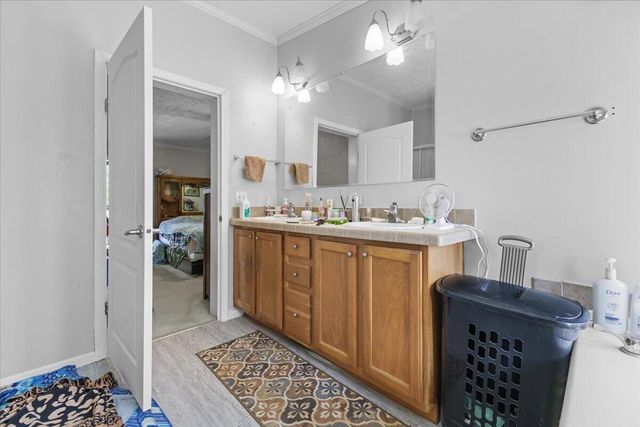 252 Maiden LN, Fincastle, VA 24090