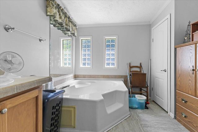 252 Maiden LN, Fincastle, VA 24090