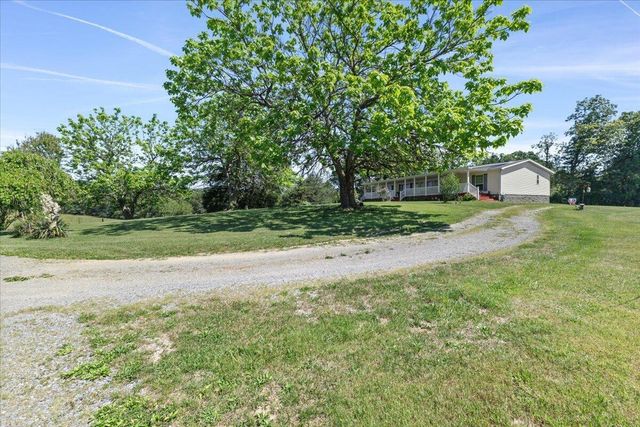 252 Maiden LN, Fincastle, VA 24090