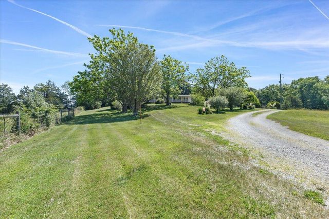 252 Maiden LN, Fincastle, VA 24090