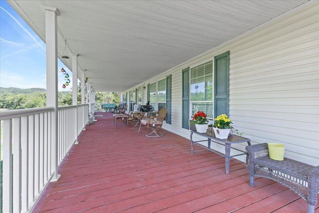 252 Maiden LN, Fincastle, VA 24090