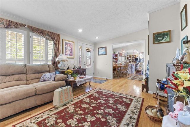 252 Maiden LN, Fincastle, VA 24090