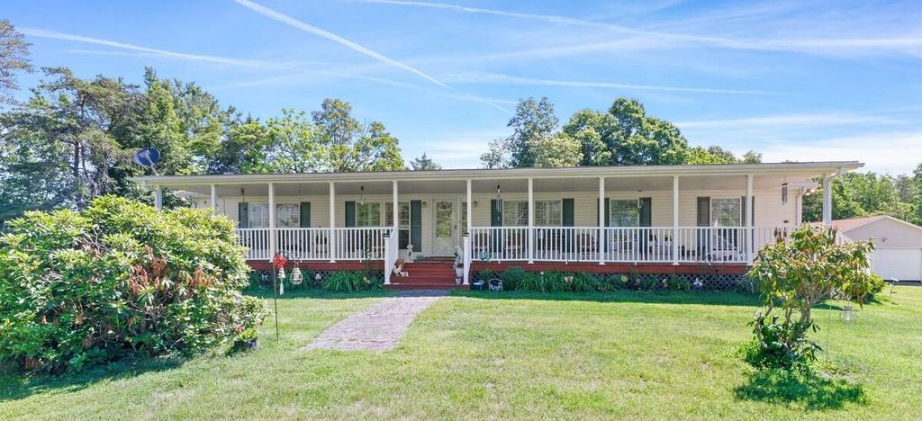 252 Maiden LN, Fincastle, VA 24090