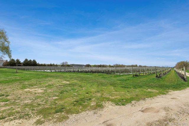 37025 Main Road, Cutchogue, NY 11935